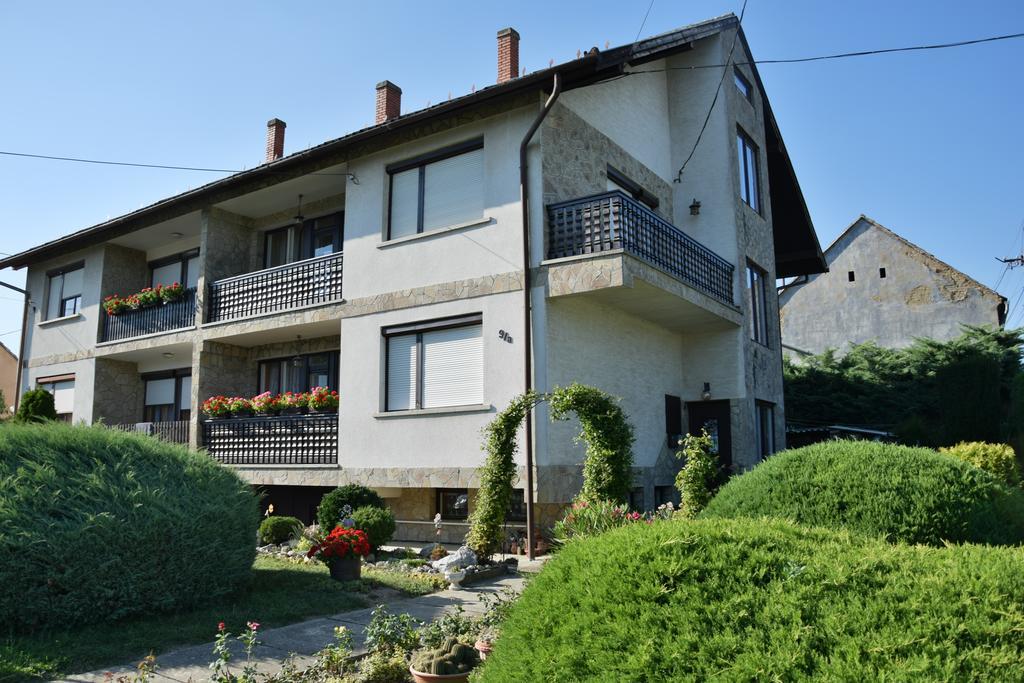 Hotel Pesti Vendégház Zalalövő Exterior foto